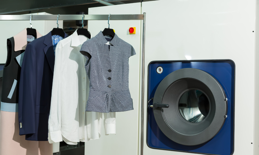 🧵 Fabric Care Tips: Why Delicate Garments Deserve Professional Cleaning